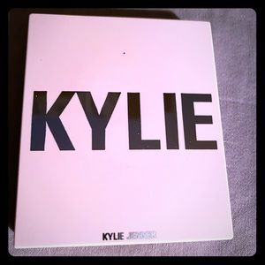 Kylie Jenner Highlighter